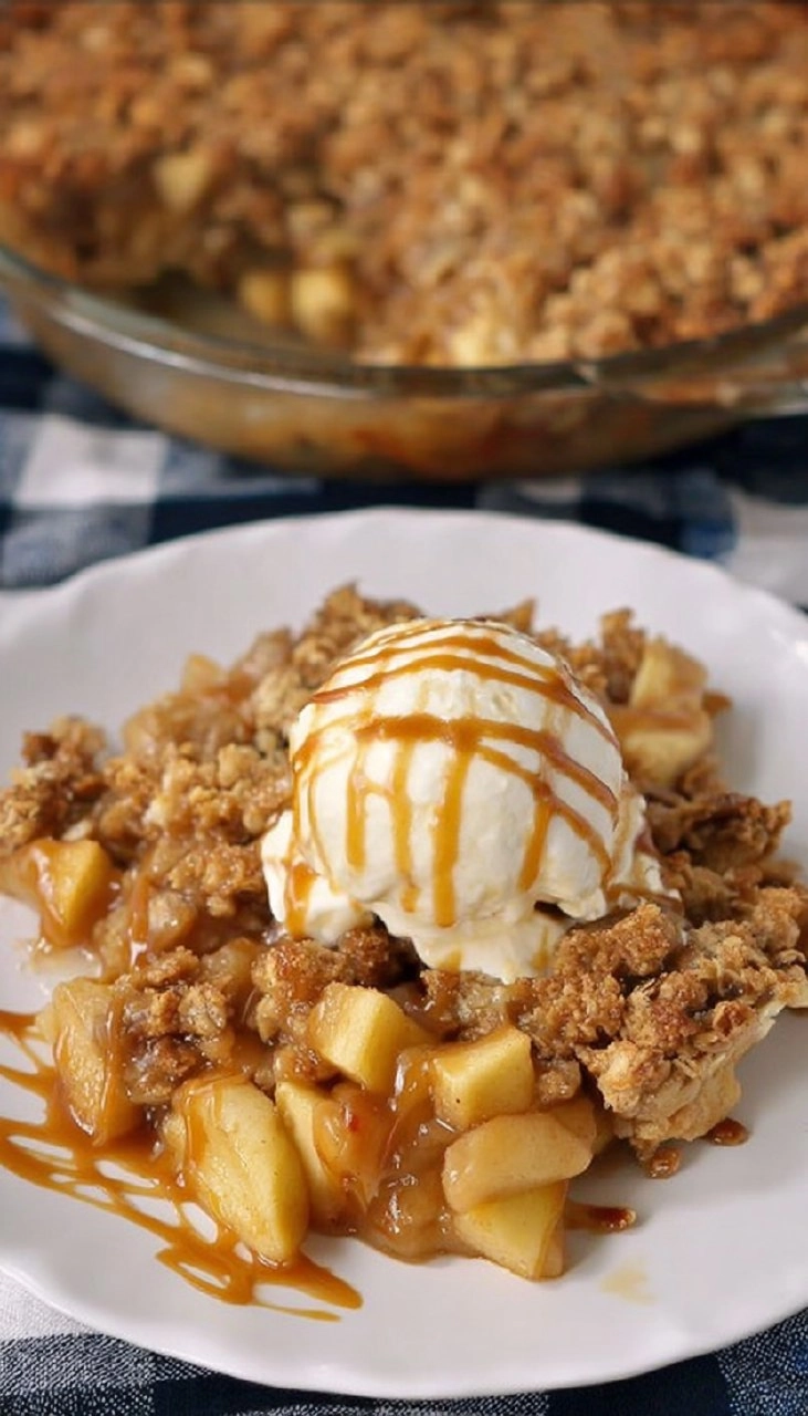 Caramel Apple Crisp with Crunchy Oat Topping
